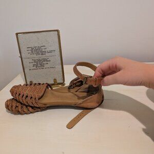 Womens sandals *crown vintage*